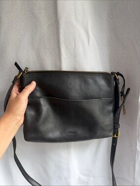 FOSSIL Black Leather Crossbody Bag with Front Pocket